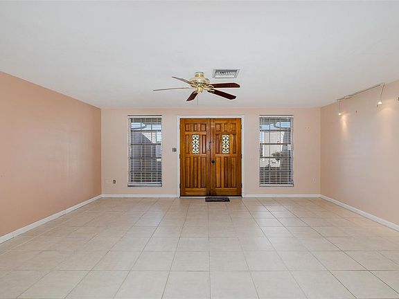 4th image of 10328 Holly Dr