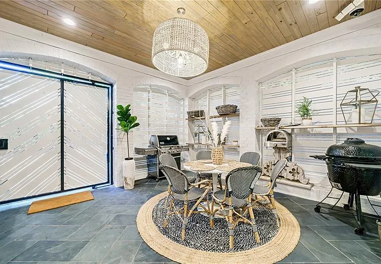 538 Park Dr NE — Photo 20