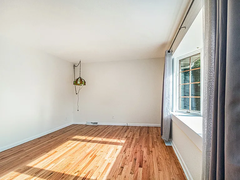1035 N Maple Rd — Photo 12