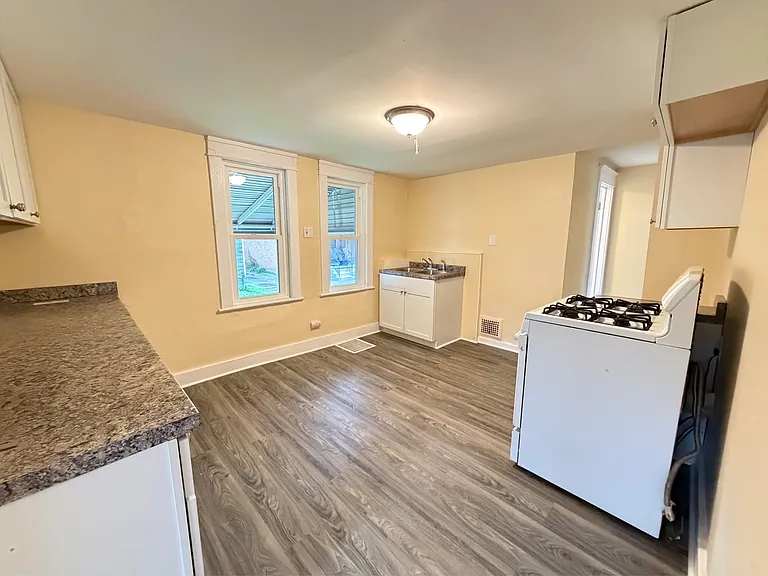 125 Edison Ave — Photo 8