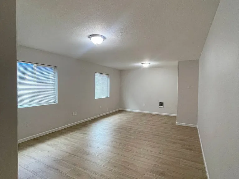 9833 N Lombard St — Photo 6