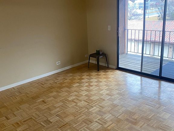 2nd image of 21W581 North Ave APT 22
