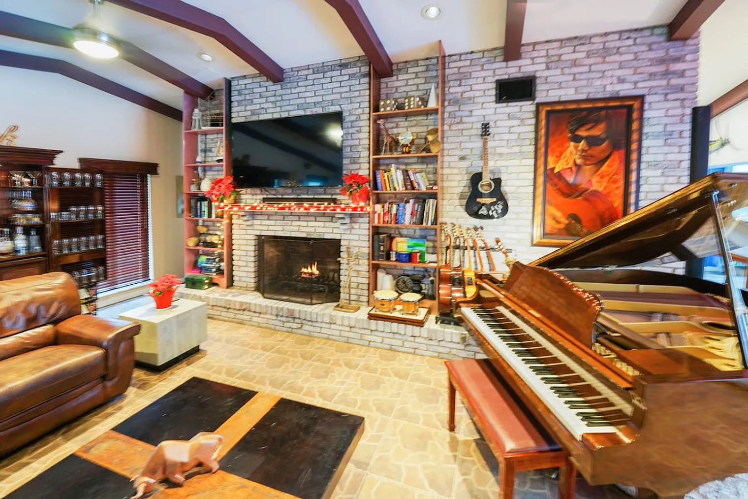 4 bed, 2.0 bath, 1991 sqft, $5,326 — Photo 4
