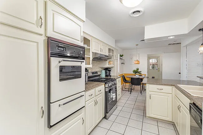 2404 Crestview Cir — Photo 12