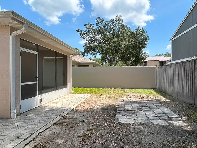 3620 NE 20th Pl — Photo 17