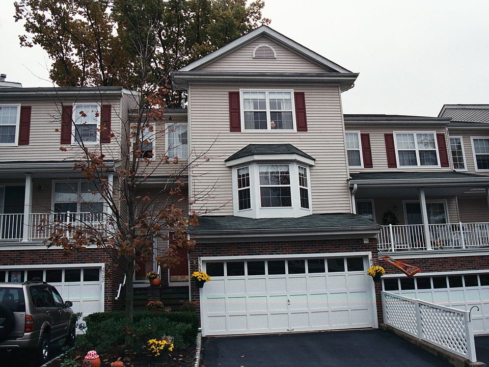 Cul de sac location with walkout patio in rear for gas grill.