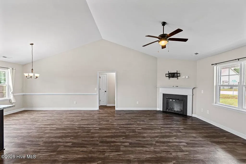 3 bed, 2.0 bath, $1,775 — Photo 4