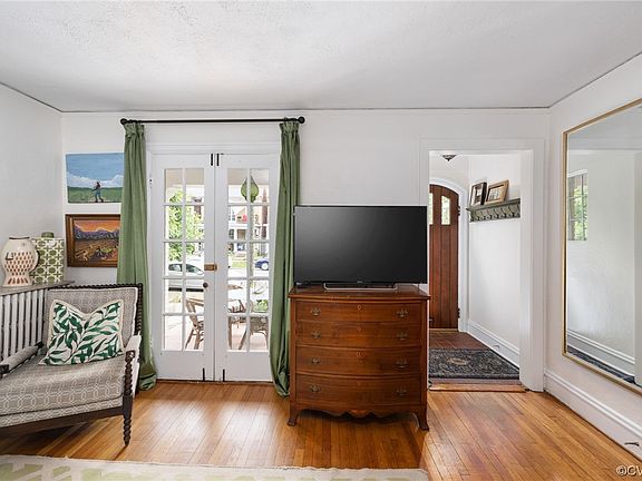 4th image of 3005 W Grace St