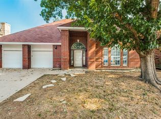 2803 Redstone Dr, Arlington, TX 76001