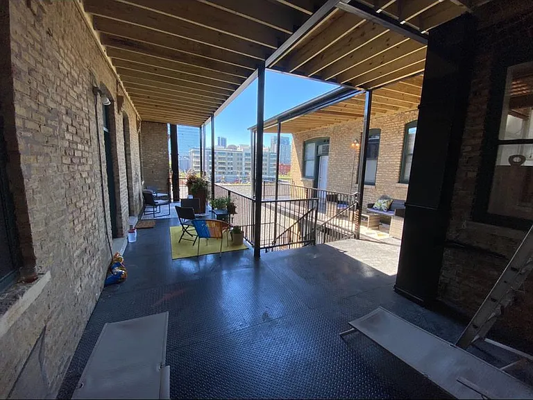 946 N Orleans St #303 — Photo 25