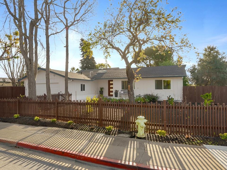 1st image of 3895 Autumn Dr