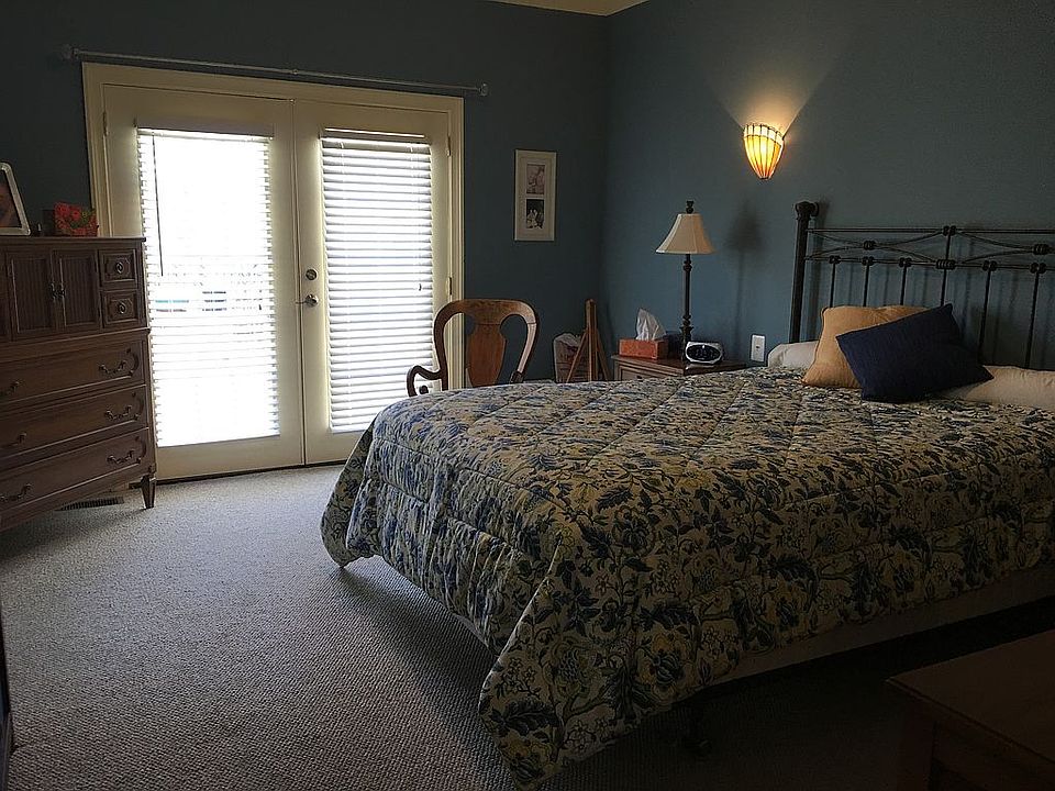 1st image of 785 Oak Grove Dr