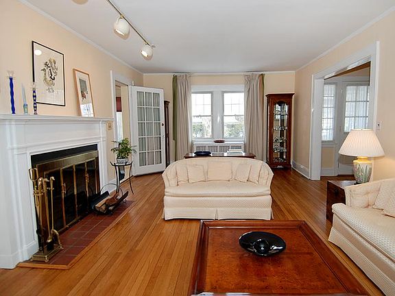 Living Room/Fireplace