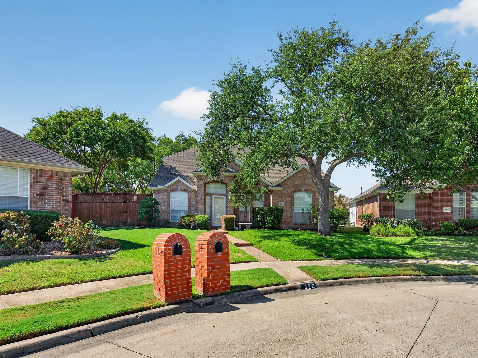 3 bed, 2.5 bath, 2324 sqft, $3,000 — Photo 3
