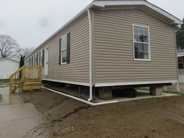 2663 Lake Breeze Dr, Madison, OH 44057