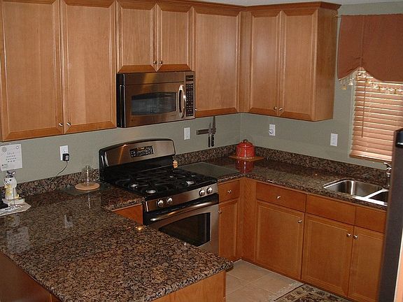 Grantie Counter/ Stainless appliances