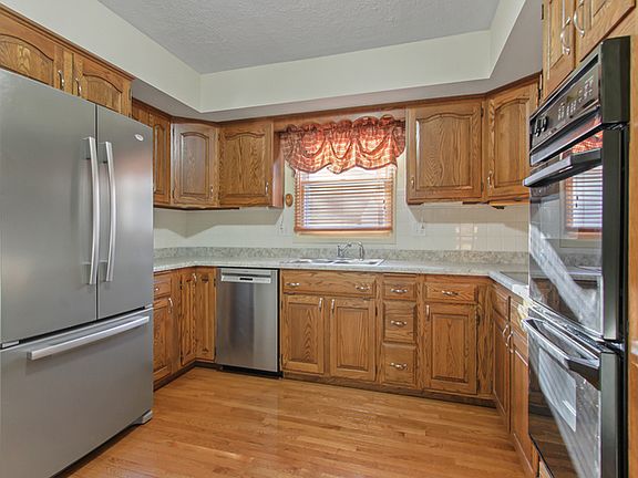 5th image of 2923 Capen Dr