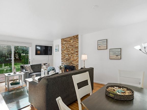 4th image of 2294 Main St #6