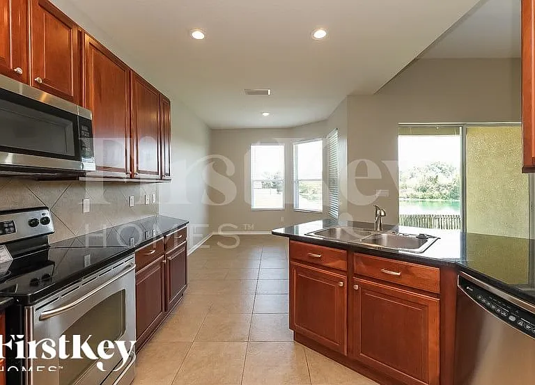 5710 Butterfield St — Photo 5