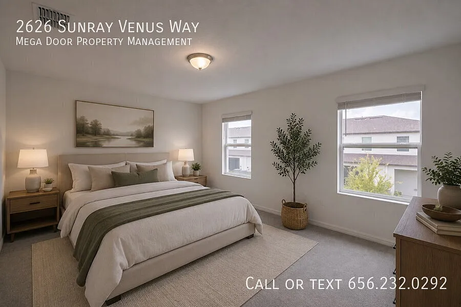 Modern 2-Bedroom End-Unit Townhome with Loft & Community Pool — Photo 2