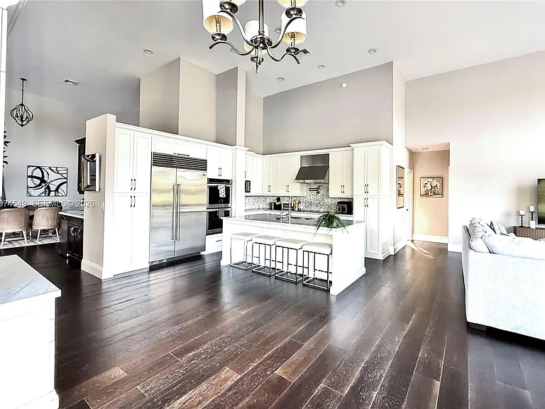 400 Alexandra Cir — Photo 20
