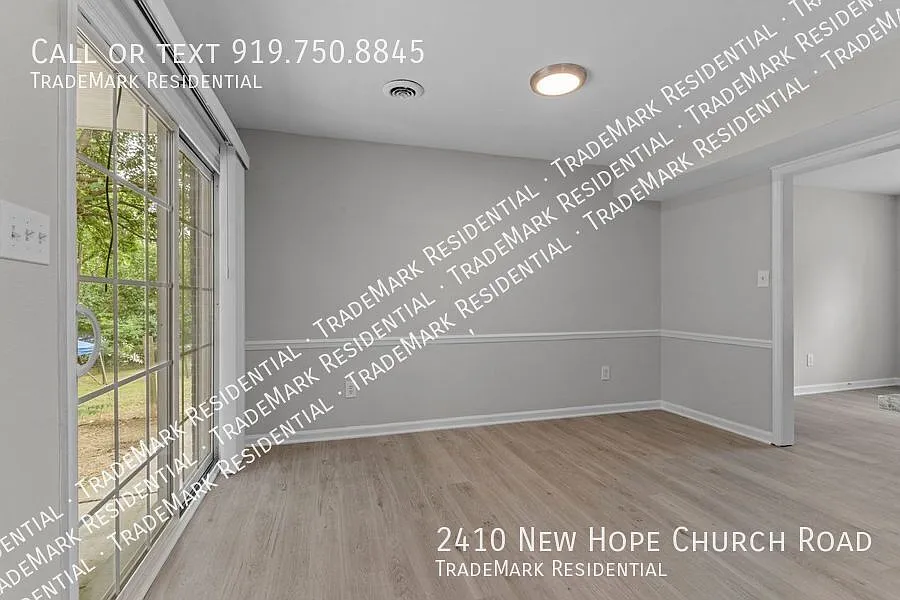Bright & Airy 2BR/2BA Duplex Pet Friendly! — Photo 2