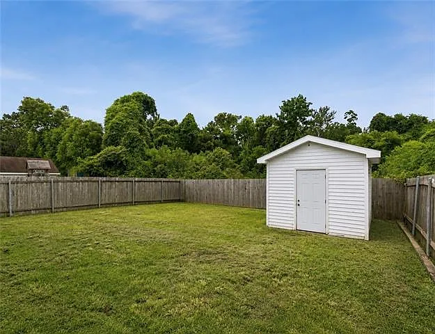 3 bed, 2.0 bath, 1684 sqft, $2,350 — Photo 3