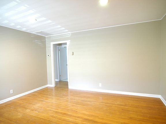4th image of 928 Rodney Dr