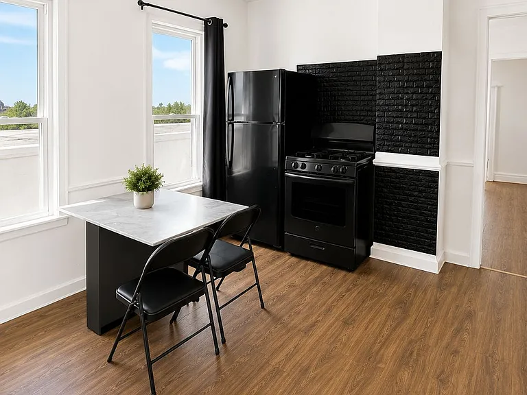 825 Bailey Ave #2 — Photo 4