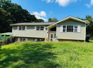 942 Sunny Acres Dr, Bedford, IN 47421