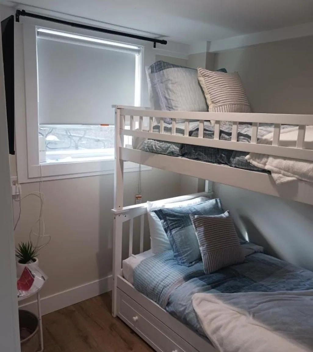 10 bed, 4000 sqft, $2,500 — Photo 4