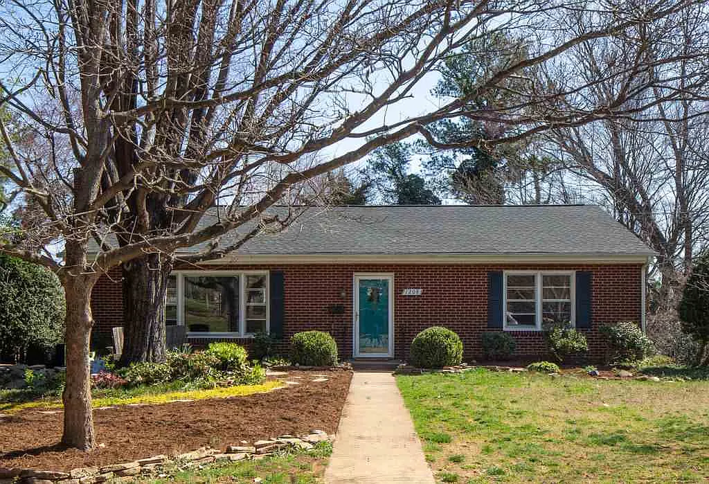 1208 Sherwood Rd photo 1