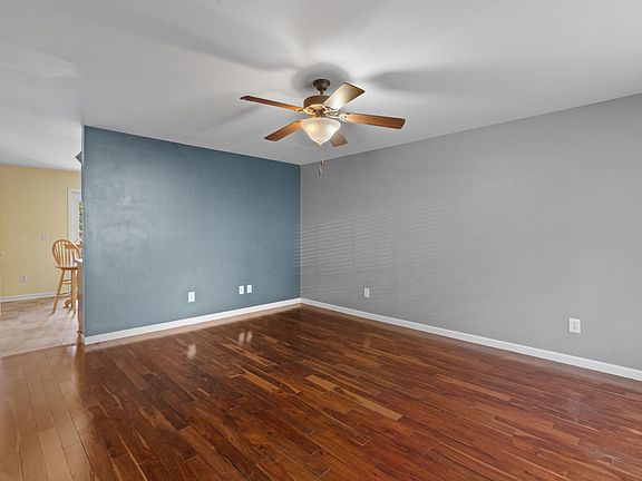 3rd image of 2456 Executive Park NW
