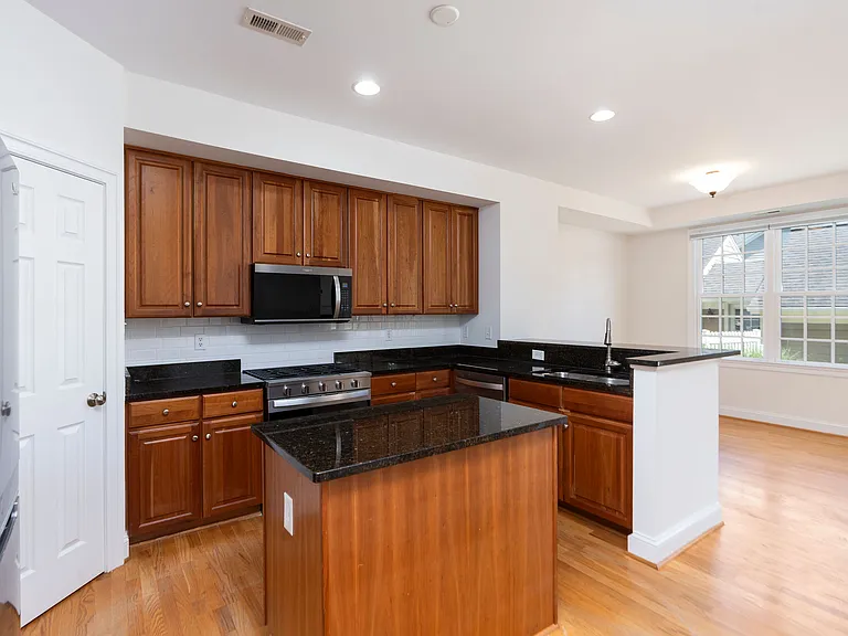 1509 Old Trail Dr — Photo 6
