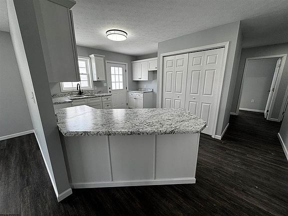 3rd image of 156 Montgomery Rd