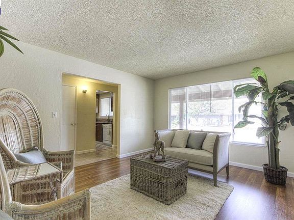 5th image of 34567 Colville Pl