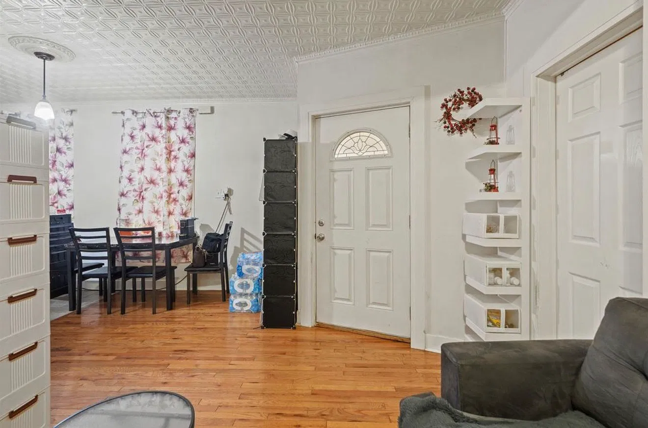 2 bed, $2,300 — Photo 4