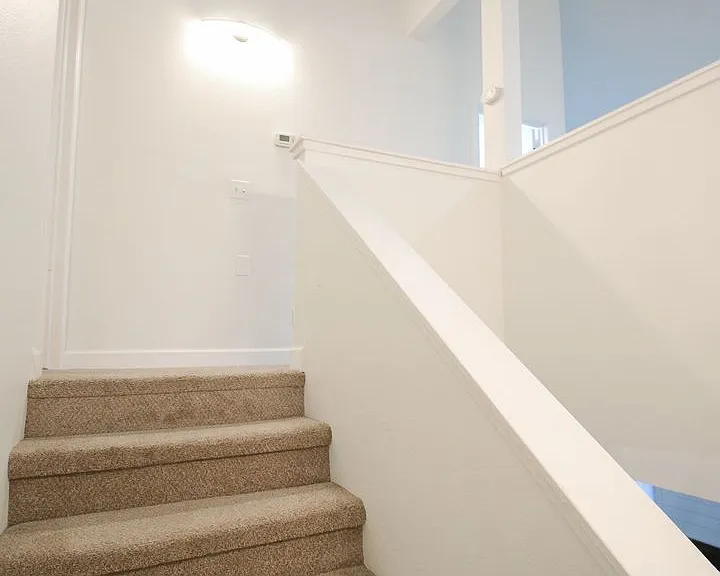 1225 S Lawton Ave — Photo 10