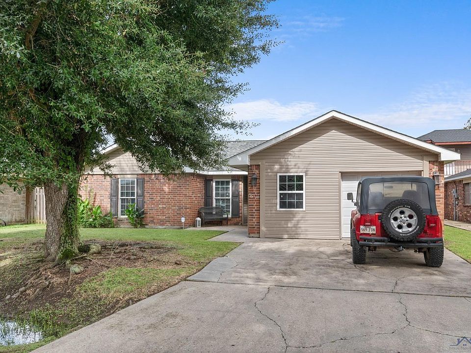 1st image of 215 Cypress Village Dr