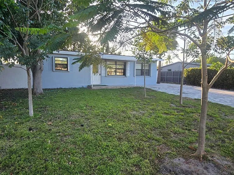 2849 NE 13th Ave — Photo 8
