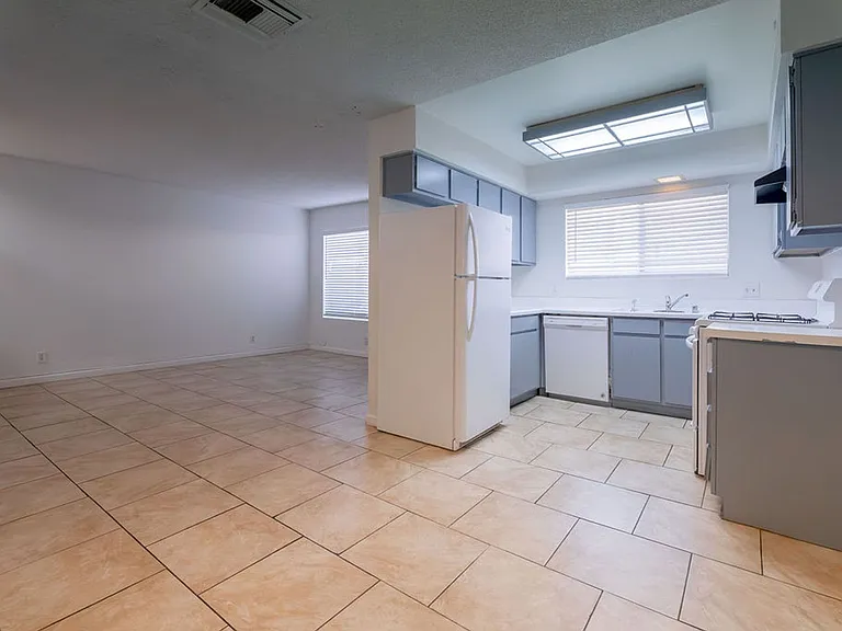 1722 E University Ave #7 — Photo 6