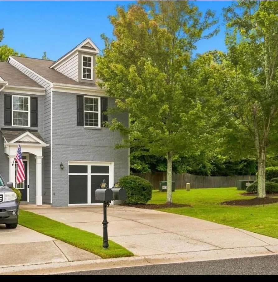 3 bed, 2.5 bath, 1856 sqft, $2,700 — Photo 1