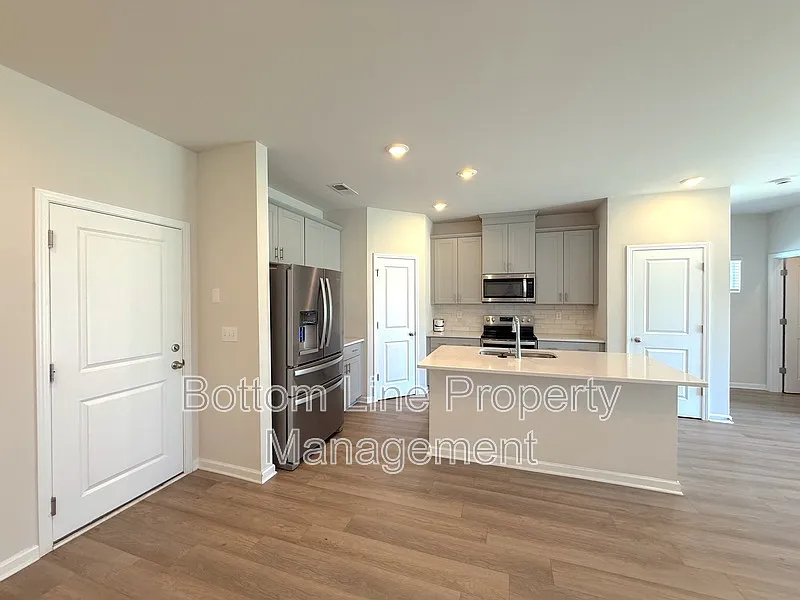 3 bed, 2.5 bath, 1608 sqft, $2,095 — Photo 4