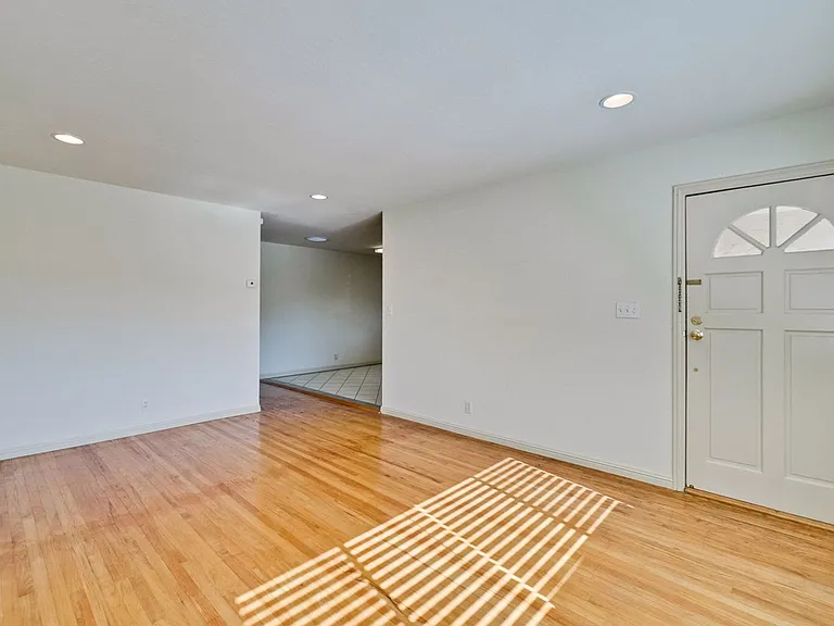 1109 White Cliff Dr — Photo 28