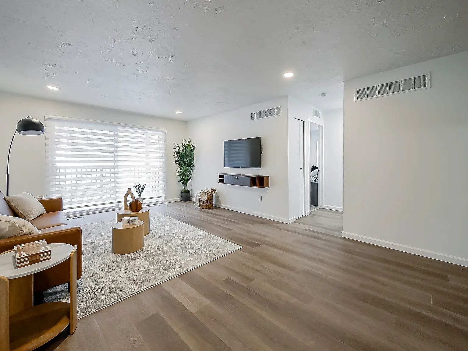 All New Luxury Living In Plymouth — Photo 4