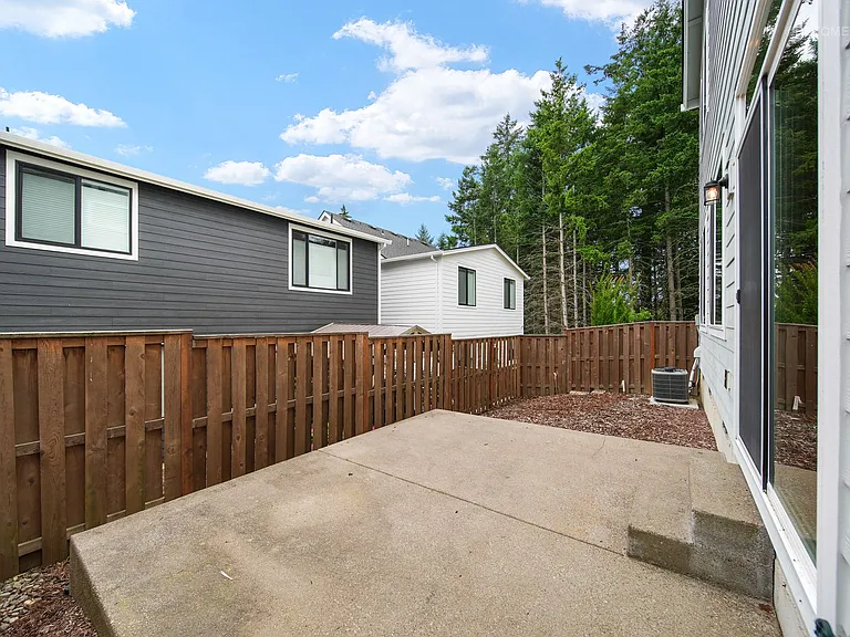 11678 NW Kearney St — Photo 31