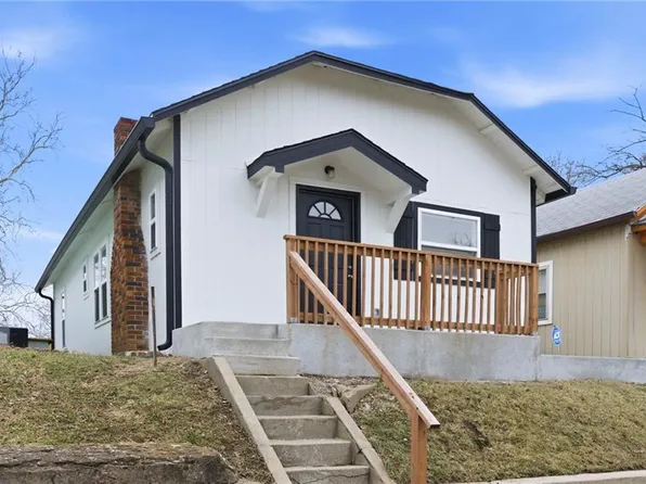 717 Cheyenne St, Leavenworth, KS 66048