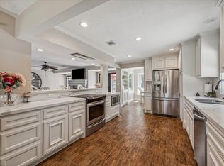 300 Brook Hollow Dr, Conroe, TX 77385