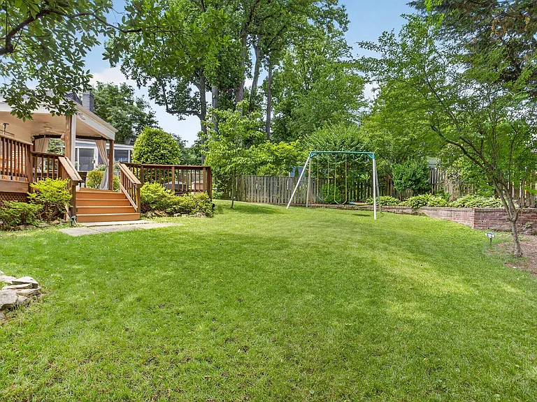 5703 Cromwell Dr — Photo 16