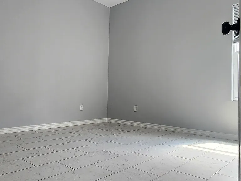 5809 Ozark Ave #4 — Photo 9